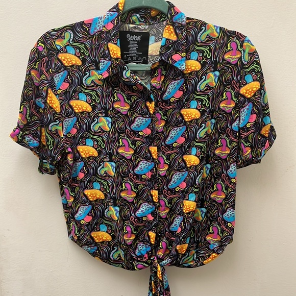SPENCER'S  TRIPPY MUSHROOMS MULTICOLOR BLOUSE / TIE BOTTOM SIZE MEDIUM - Picture 7 of 12
